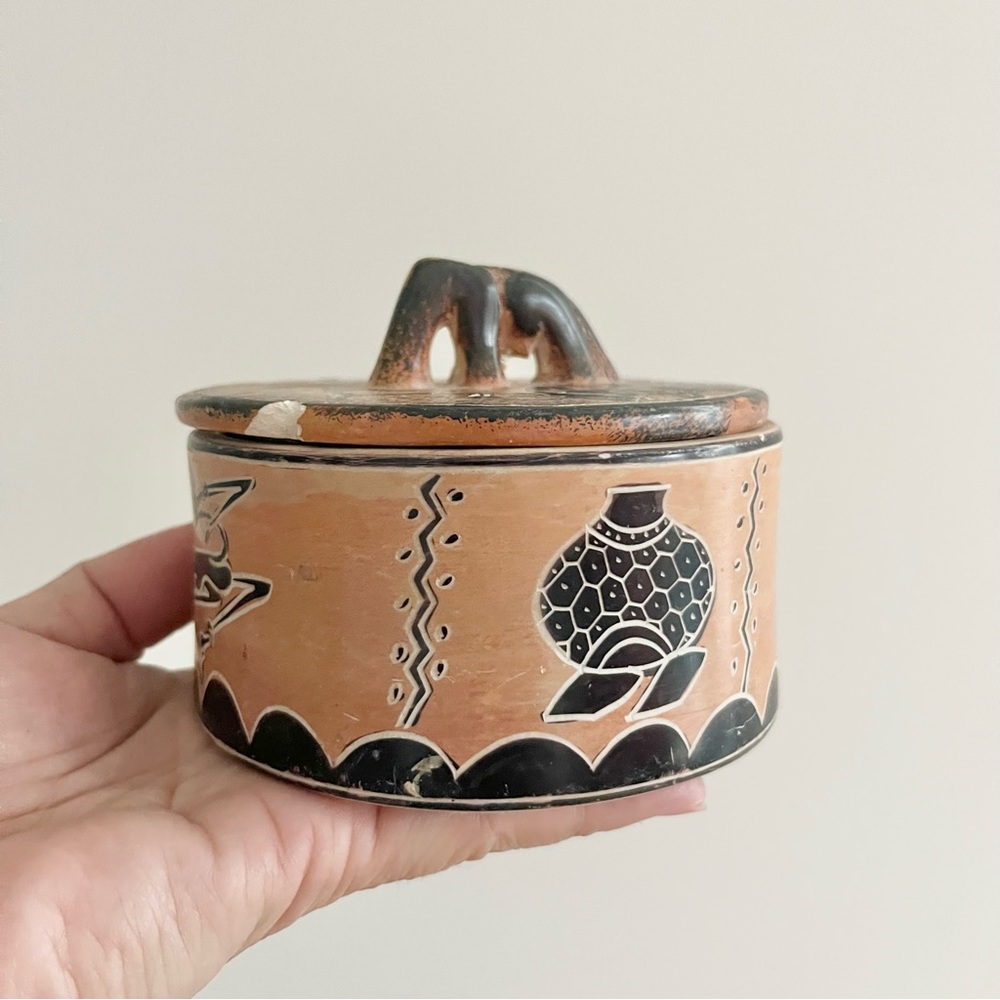 Hand Sculpted Soapstone Tribal Brwn Elephant Handle Powder Jar Trinket Box READ